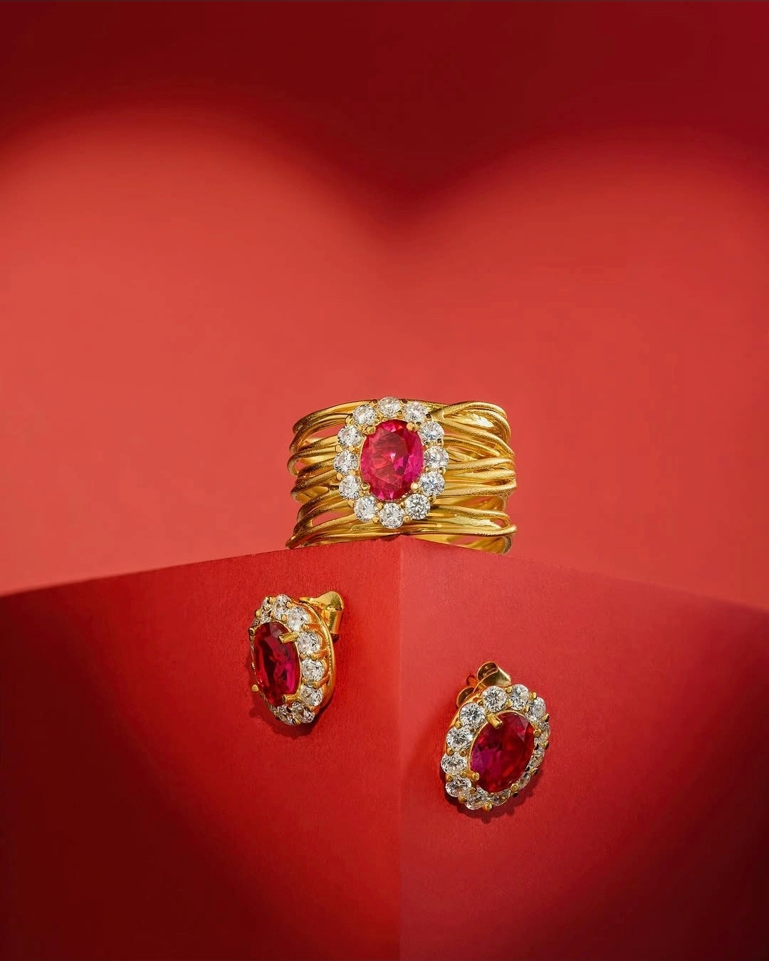 Alison Mariot Erosía ring and earrings in 18K gold vermeil