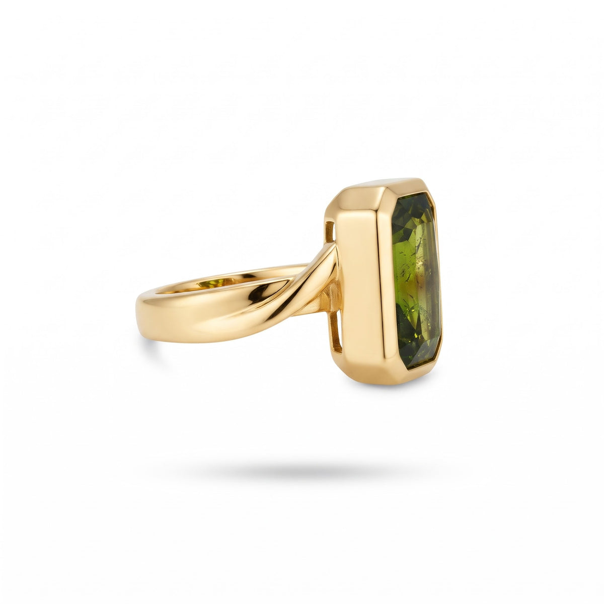 Alison Mariot VERDÉA ring in 18K gold vermeil with natural green tourmaline — side view