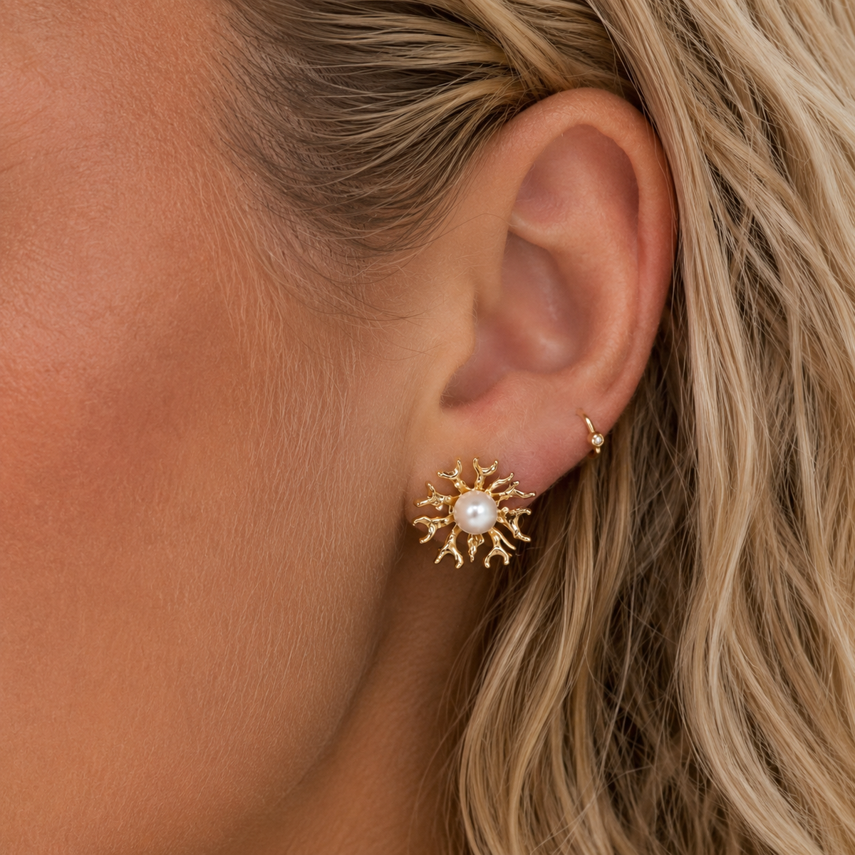 Alison Mariot Thalassia earrings in 18K gold vermeil with natural pearl — alternate view